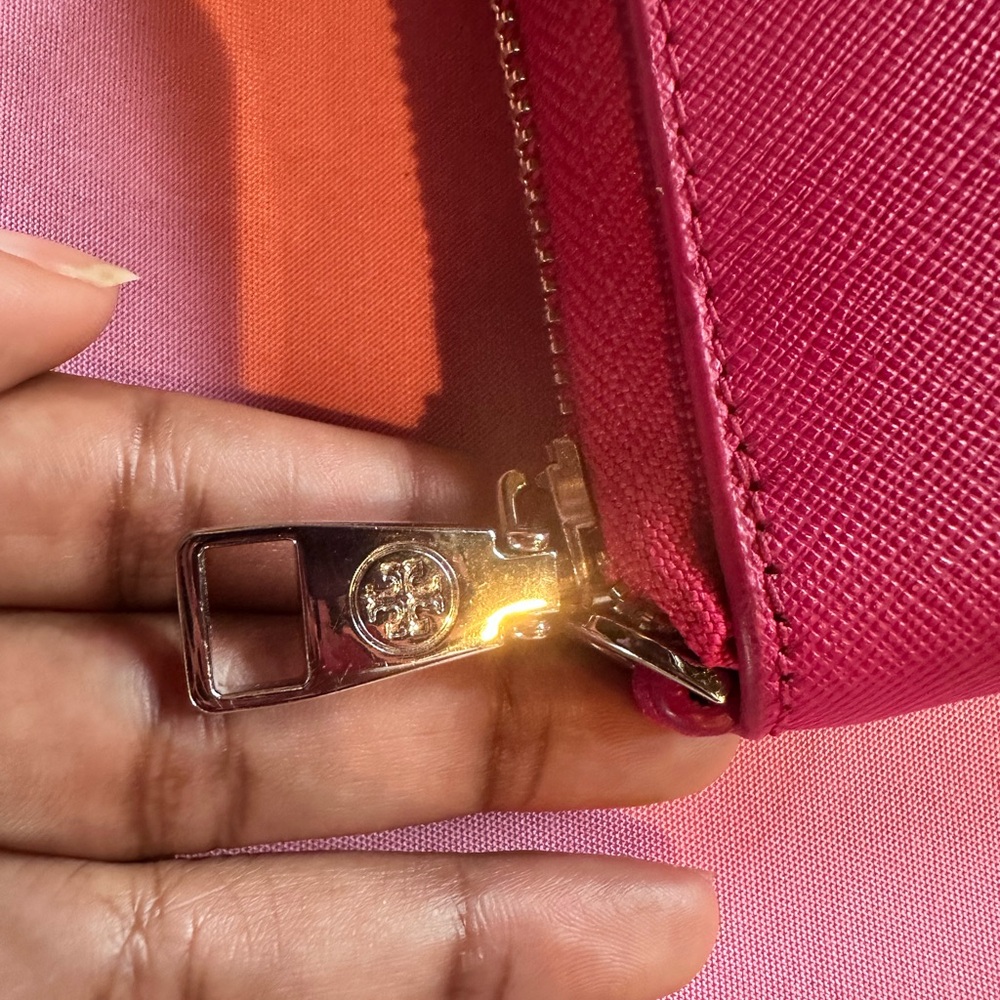 TORY BURCH PINK WALLET NO STRAP - Picture 6 of 7